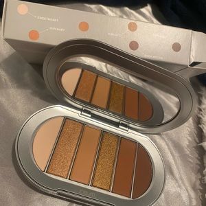 R.E.M Eyeshadow palette